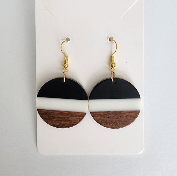 TRENDY Wooden Earrings - Picture 2 of 2